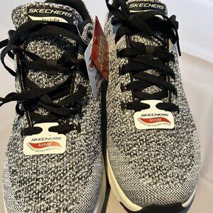 Skechers Arch fit podiatrist certified 11.5 Never Worn